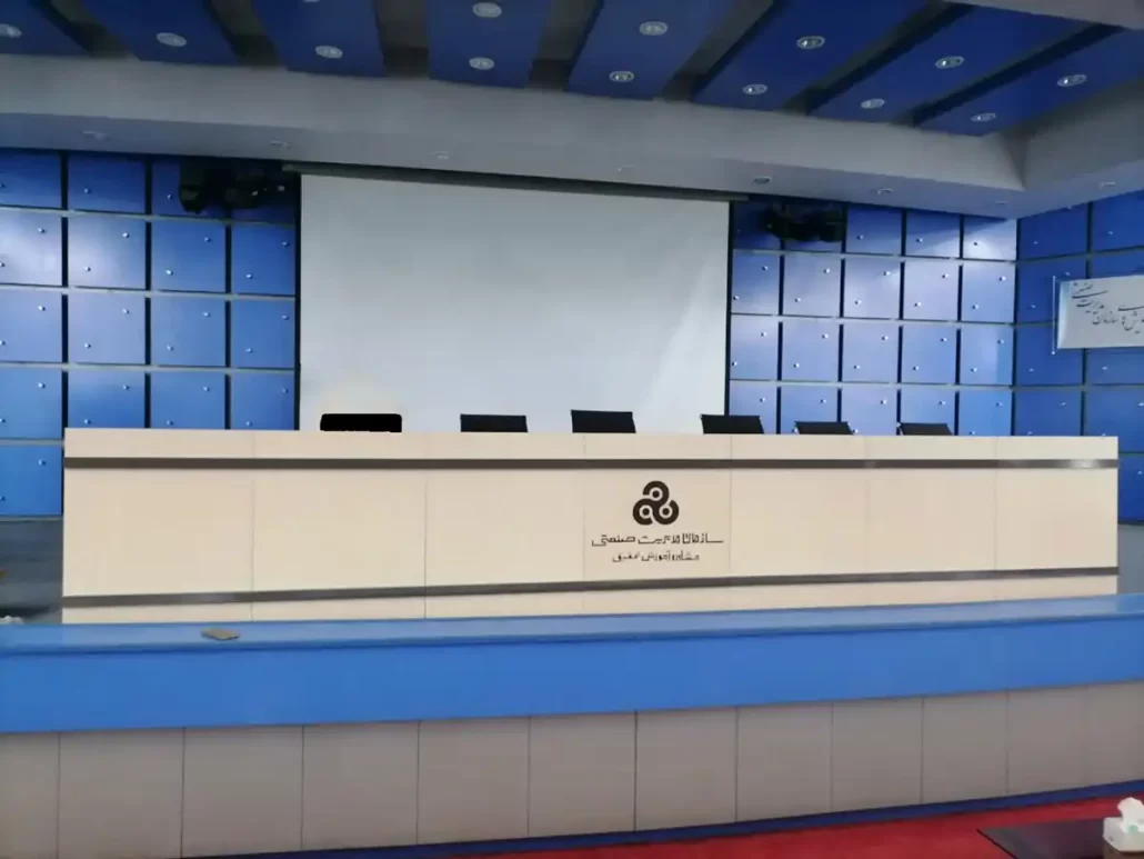 انتخاب تریبون سخنرانی مناسب: از مدل‌های کلاسیک چوبی تا تریبون‌های هوشمند چندرسانه‌ای